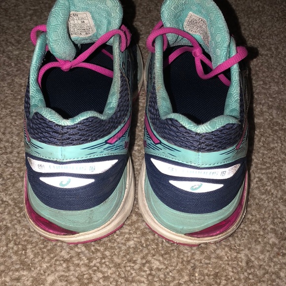 Donated to a shelter ASICS GEL-CUMULUS 18 running shoes! - Picture 2 of 8